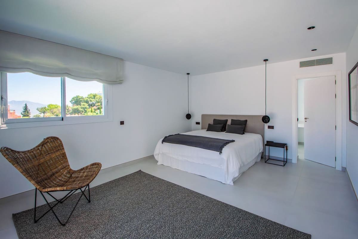 Chalet de 4 habitaciones en Marbella en venta con piscina garaje - 2.195.000 € (Ref: 9186035)