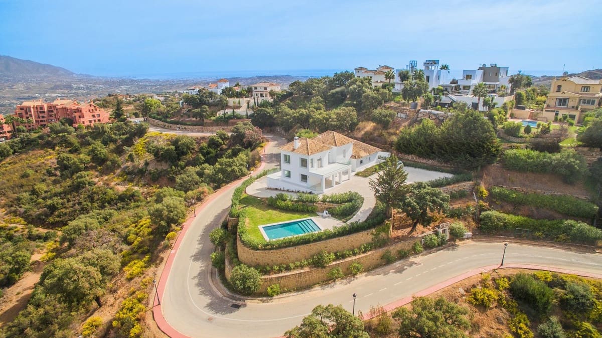 Chalet de 4 habitaciones en Marbella en venta con piscina garaje - 2.195.000 € (Ref: 9186035)