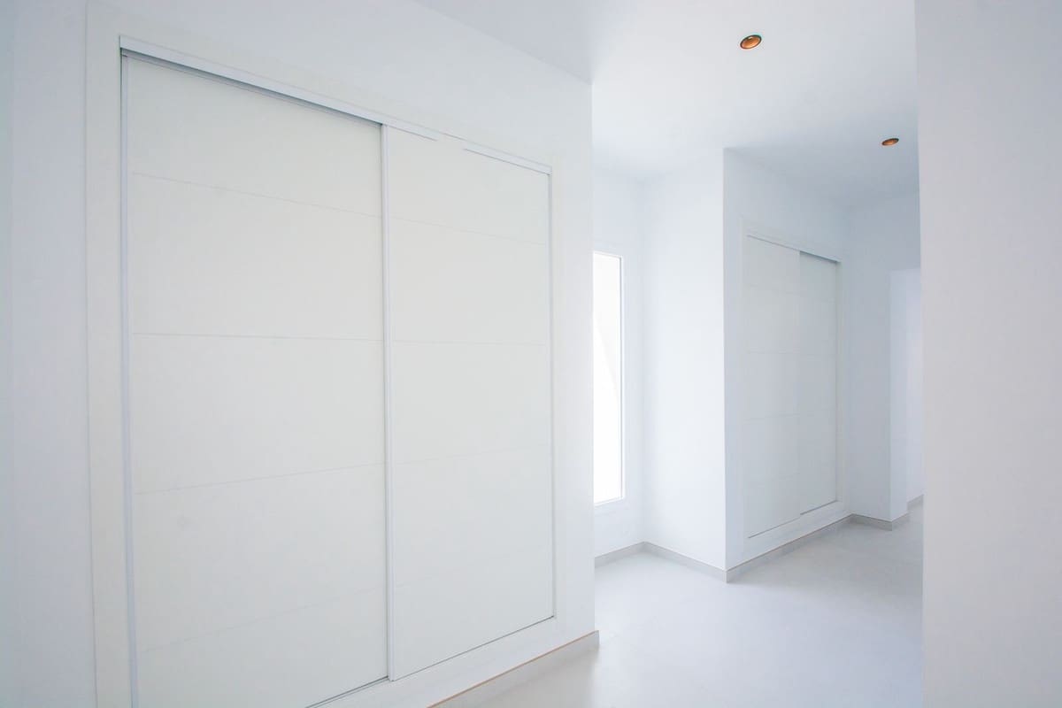 4 sypialnia Willa na sprzedaż w Marbella z basenem garażem - 2 195 000 € (Ref: 9186035)