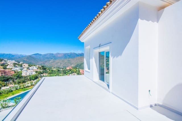 4 sypialnia Willa na sprzedaż w Marbella z basenem garażem - 2 195 000 € (Ref: 9186035)