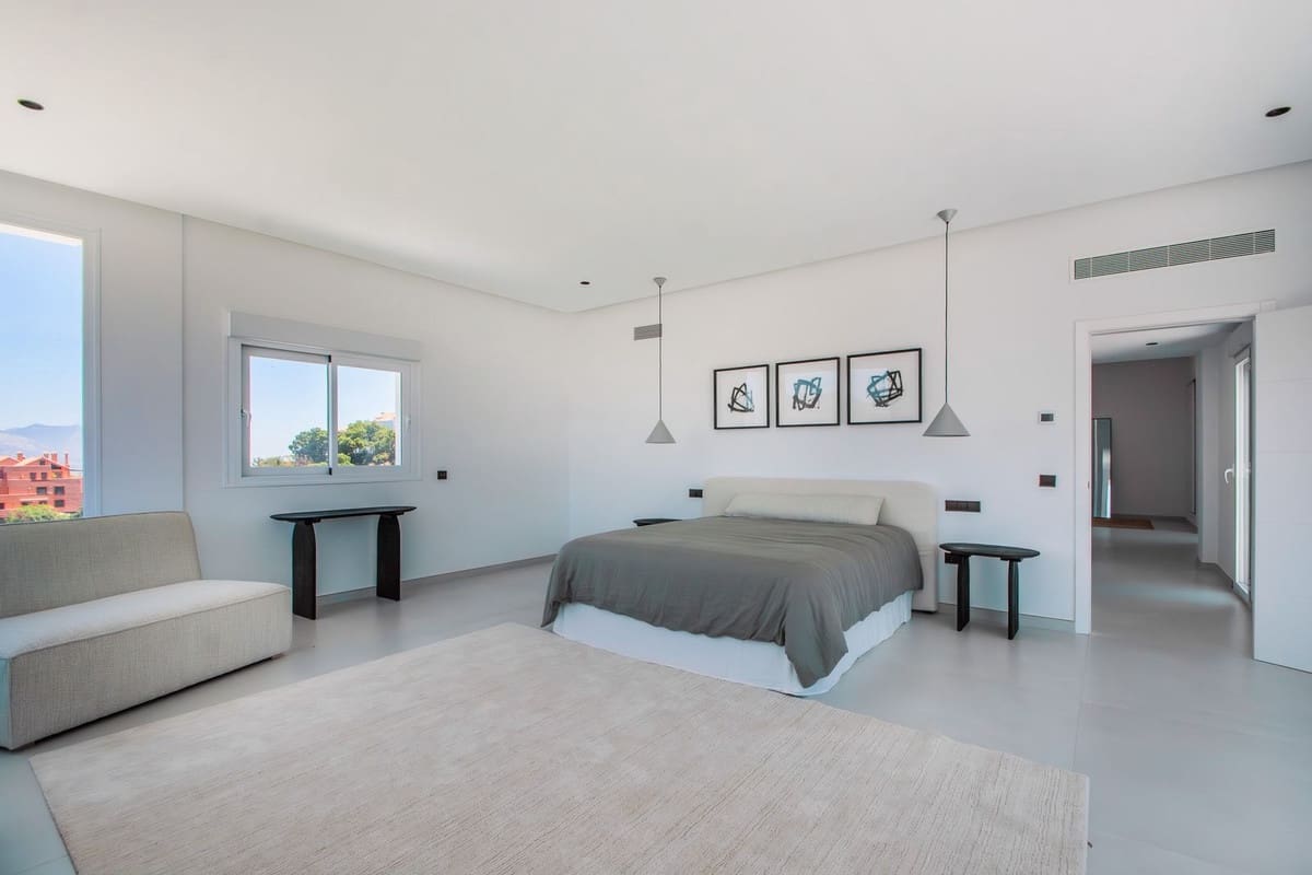 4 sypialnia Willa na sprzedaż w Marbella z basenem garażem - 2 195 000 € (Ref: 9186035)