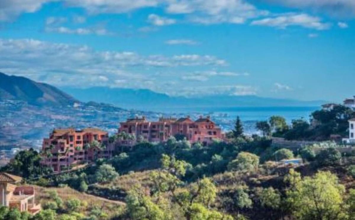 4 slaapkamer Halfvrijstaande villa te koop in Marbella met zwembad garage - € 1.800.000 (Ref: 9186164)