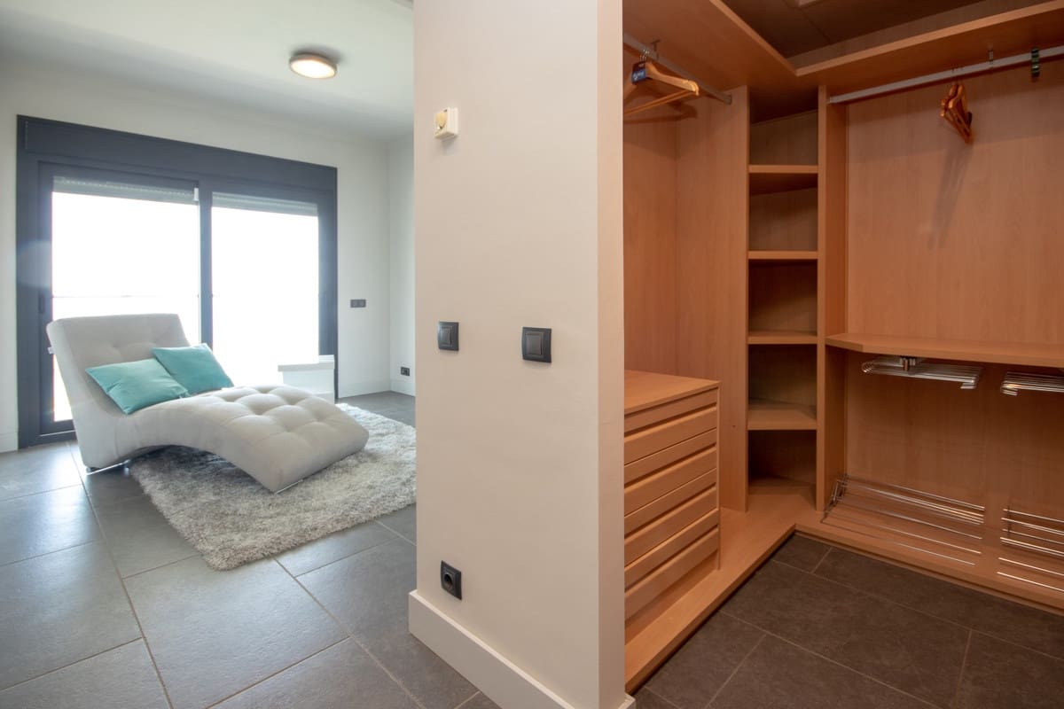 4 chambre Villa/Maison à vendre à La Duquesa / Puerto de la Duquesa avec piscine garage - 1 200 000 € (Ref: 9186490)