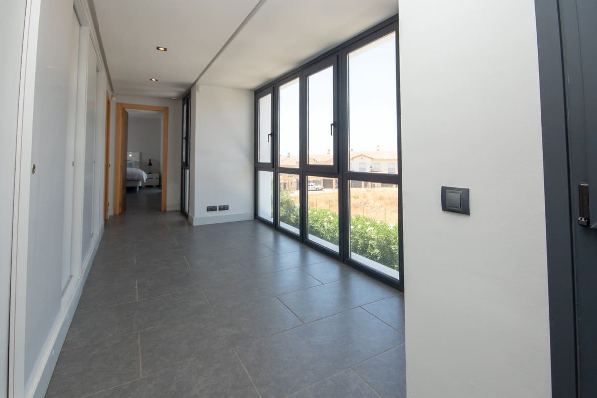 4 chambre Villa/Maison à vendre à La Duquesa / Puerto de la Duquesa avec piscine garage - 1 200 000 € (Ref: 9186490)