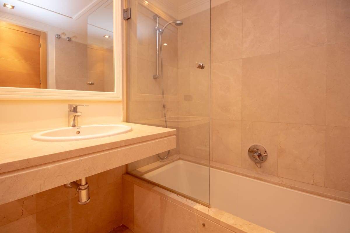 4 chambre Villa/Maison à vendre à La Duquesa / Puerto de la Duquesa avec piscine garage - 1 200 000 € (Ref: 9186490)