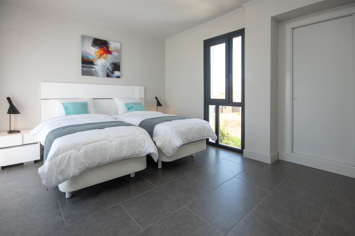 4 chambre Villa/Maison à vendre à La Duquesa / Puerto de la Duquesa avec piscine garage - 1 200 000 € (Ref: 9186490)