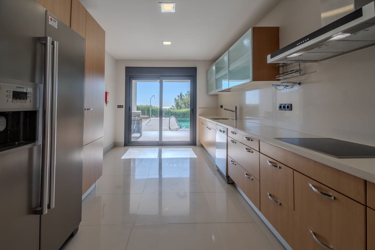 4 chambre Villa/Maison à vendre à La Duquesa / Puerto de la Duquesa avec piscine garage - 1 200 000 € (Ref: 9186490)