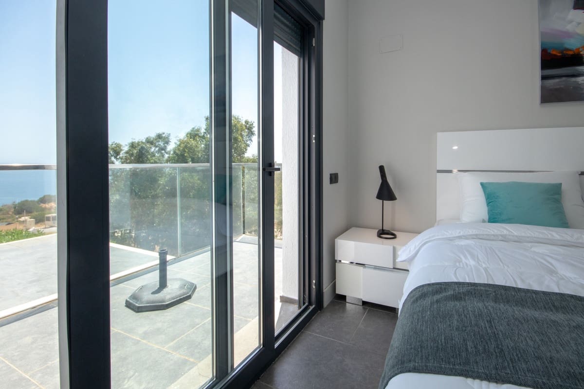 4 chambre Villa/Maison à vendre à La Duquesa / Puerto de la Duquesa avec piscine garage - 1 200 000 € (Ref: 9186490)