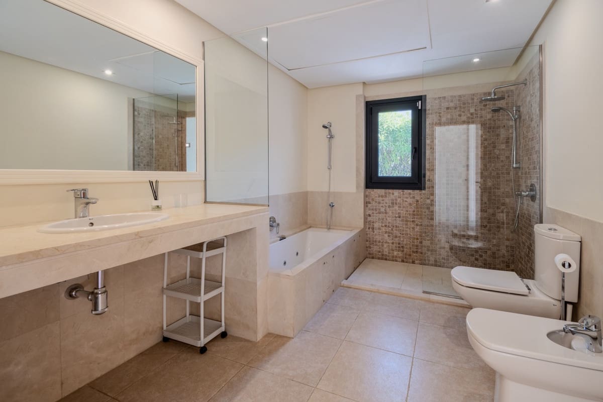 4 chambre Villa/Maison à vendre à La Duquesa / Puerto de la Duquesa avec piscine garage - 1 200 000 € (Ref: 9186490)