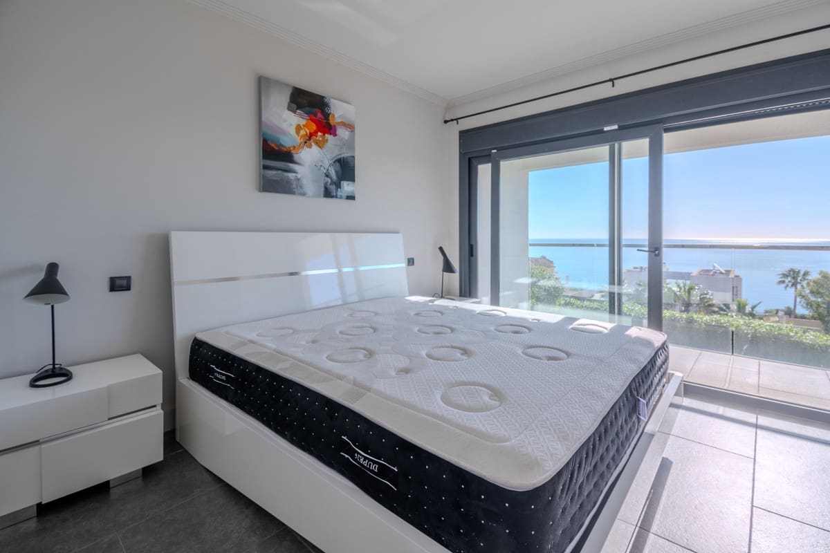 4 chambre Villa/Maison à vendre à La Duquesa / Puerto de la Duquesa avec piscine garage - 1 200 000 € (Ref: 9186490)