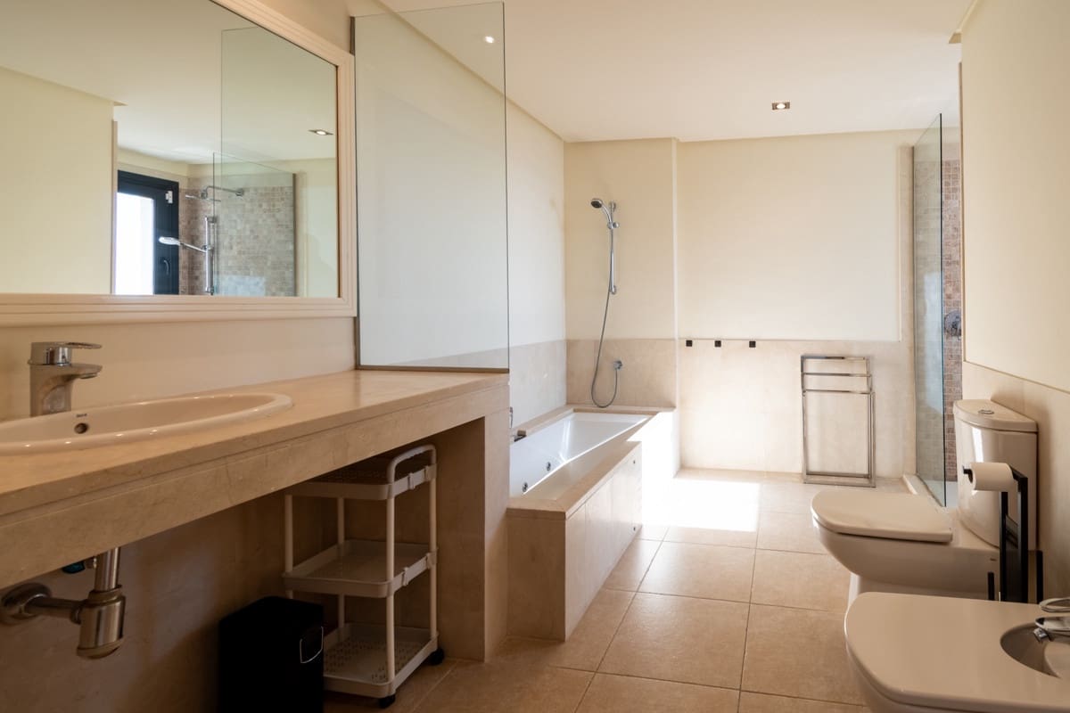 4 chambre Villa/Maison à vendre à La Duquesa / Puerto de la Duquesa avec piscine garage - 1 200 000 € (Ref: 9186490)