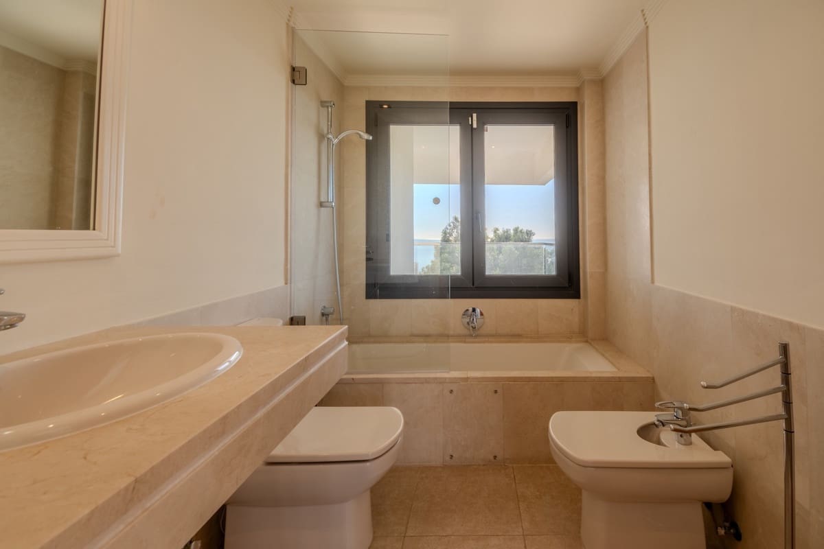 4 chambre Villa/Maison à vendre à La Duquesa / Puerto de la Duquesa avec piscine garage - 1 200 000 € (Ref: 9186490)