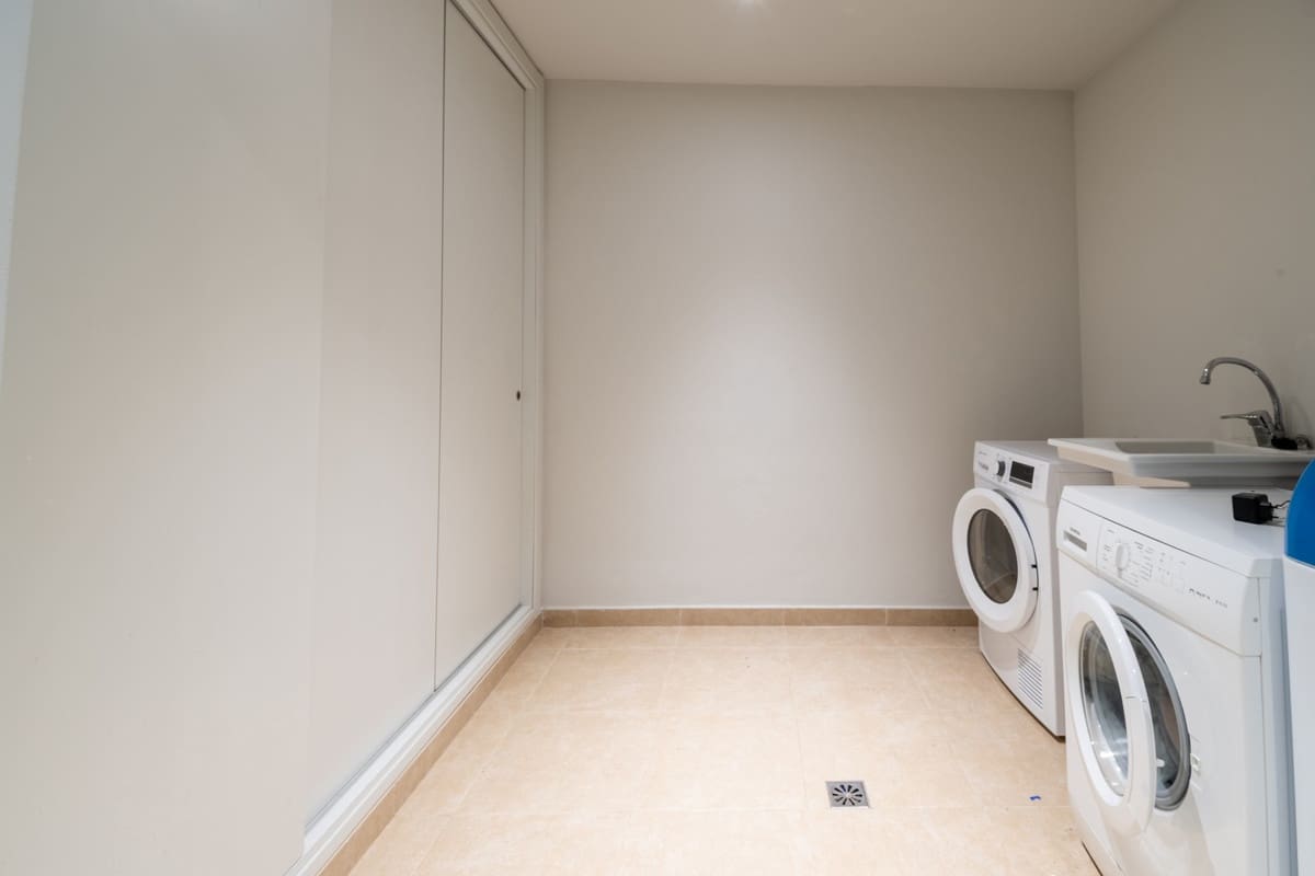 4 chambre Villa/Maison à vendre à La Duquesa / Puerto de la Duquesa avec piscine garage - 1 200 000 € (Ref: 9186490)