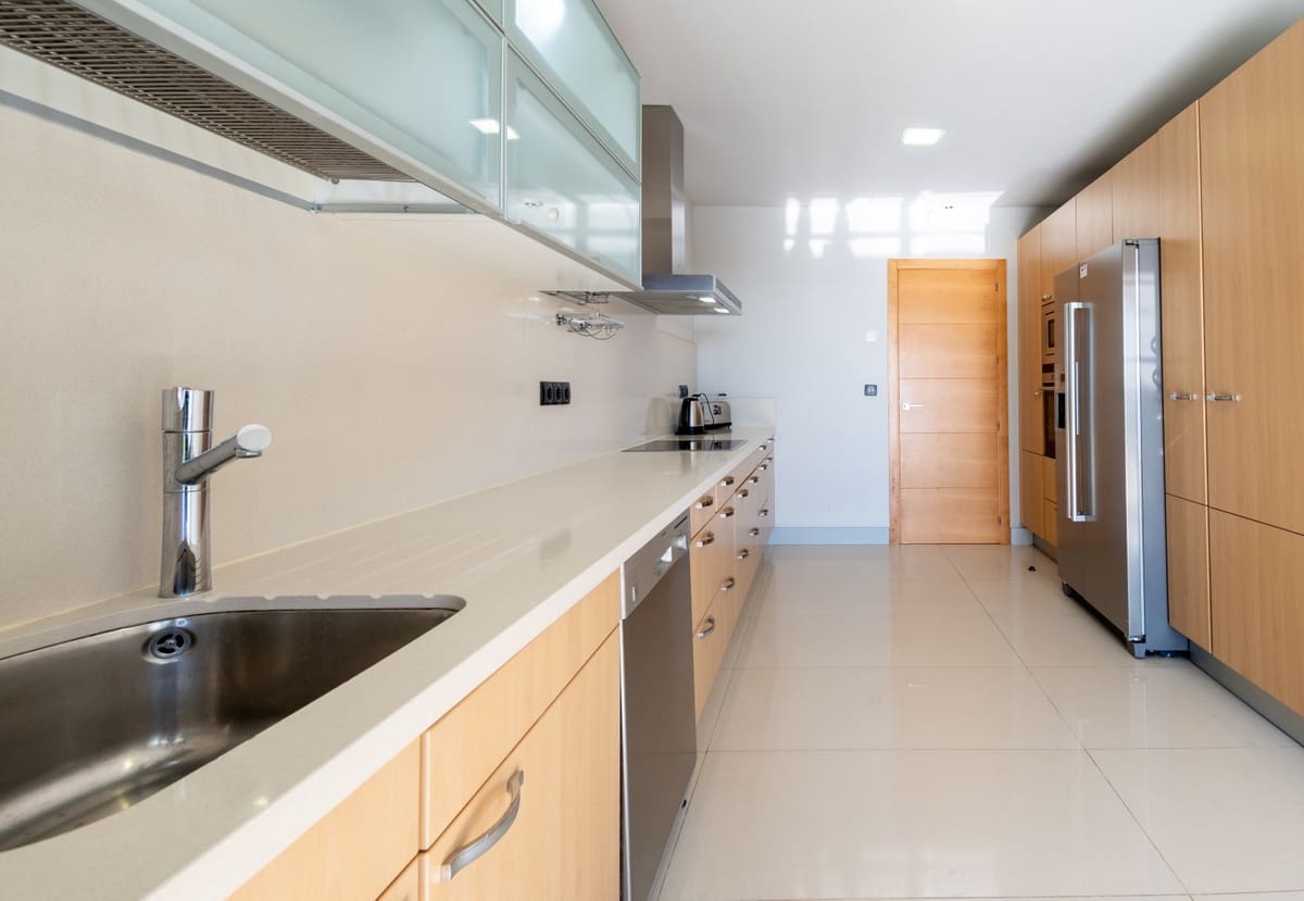 4 chambre Villa/Maison à vendre à La Duquesa / Puerto de la Duquesa avec piscine garage - 1 200 000 € (Ref: 9186490)