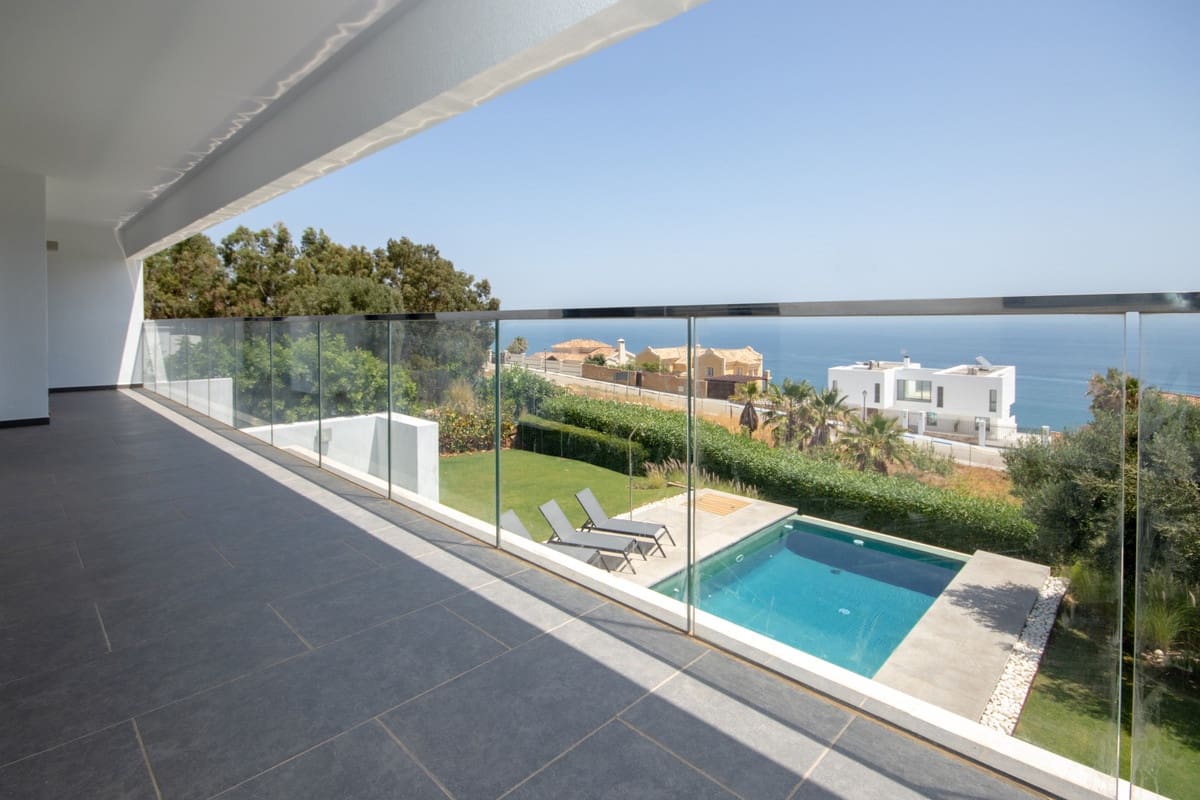 4 chambre Villa/Maison à vendre à La Duquesa / Puerto de la Duquesa avec piscine garage - 1 200 000 € (Ref: 9186490)