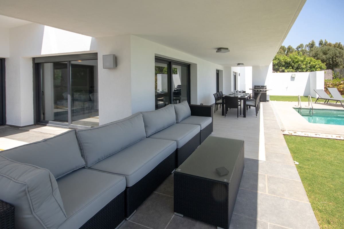 4 chambre Villa/Maison à vendre à La Duquesa / Puerto de la Duquesa avec piscine garage - 1 200 000 € (Ref: 9186490)