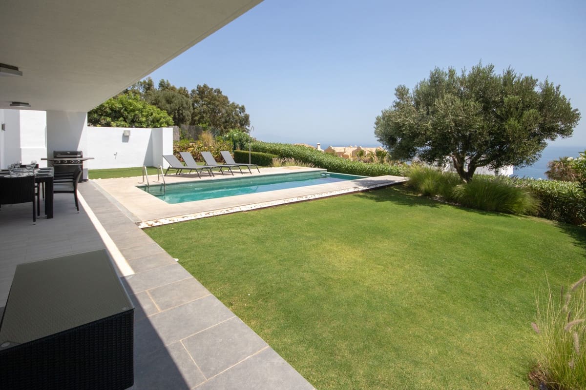 4 chambre Villa/Maison à vendre à La Duquesa / Puerto de la Duquesa avec piscine garage - 1 200 000 € (Ref: 9186490)