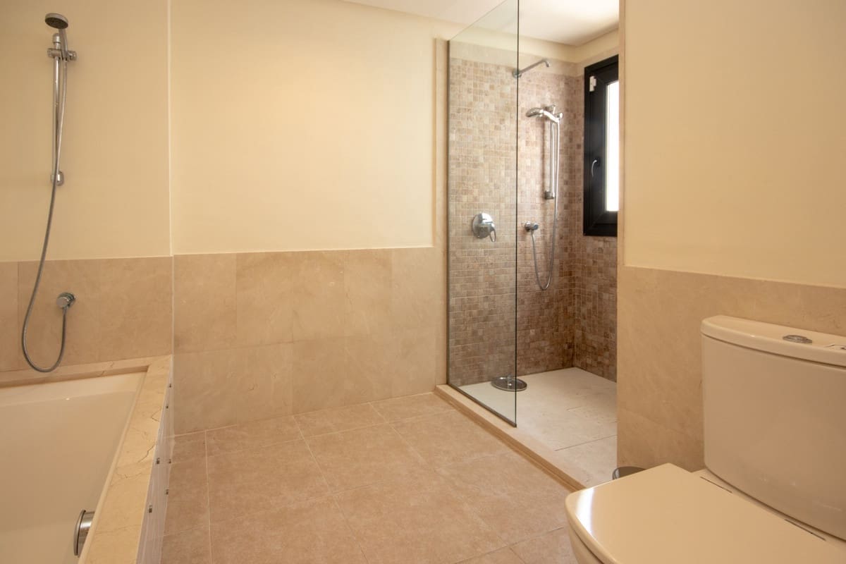 4 chambre Villa/Maison à vendre à La Duquesa / Puerto de la Duquesa avec piscine garage - 1 200 000 € (Ref: 9186490)