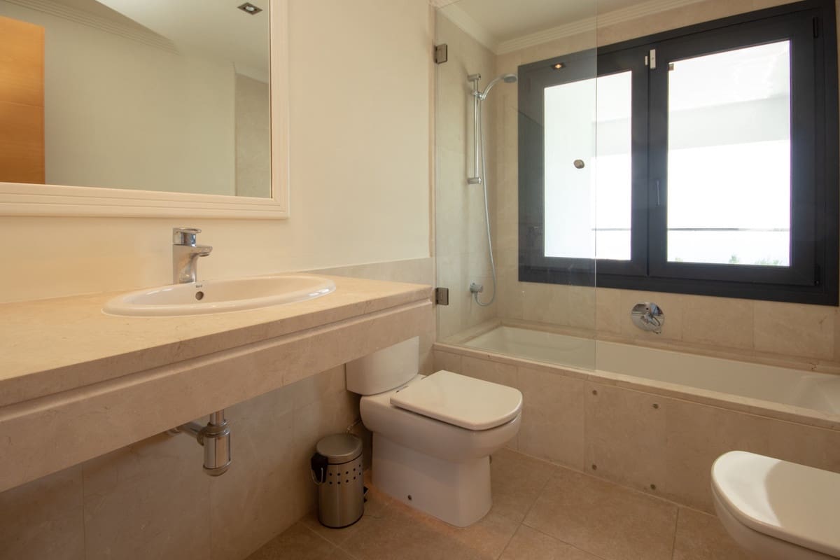 4 chambre Villa/Maison à vendre à La Duquesa / Puerto de la Duquesa avec piscine garage - 1 200 000 € (Ref: 9186490)