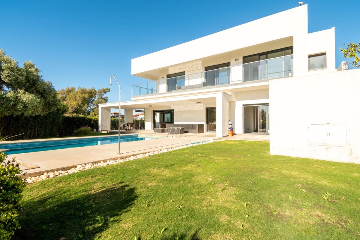 4 chambre Villa/Maison à vendre à La Duquesa / Puerto de la Duquesa avec piscine garage - 1 200 000 € (Ref: 9186490)