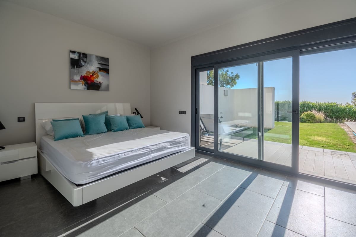 4 chambre Villa/Maison à vendre à La Duquesa / Puerto de la Duquesa avec piscine garage - 1 200 000 € (Ref: 9186490)