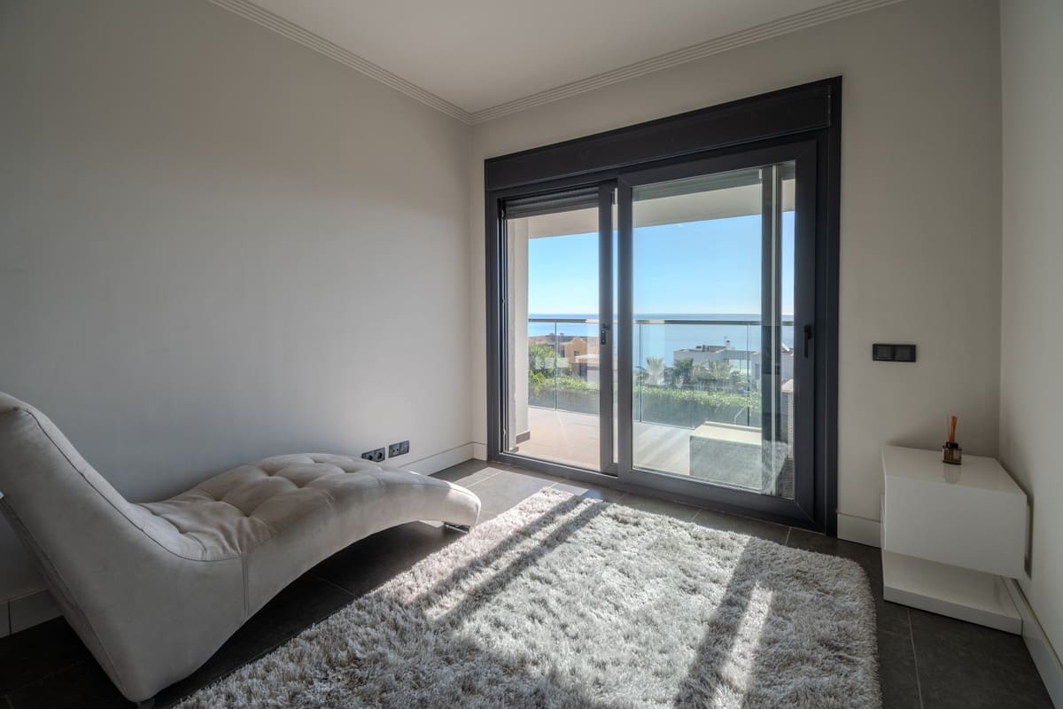 4 chambre Villa/Maison à vendre à La Duquesa / Puerto de la Duquesa avec piscine garage - 1 200 000 € (Ref: 9186490)