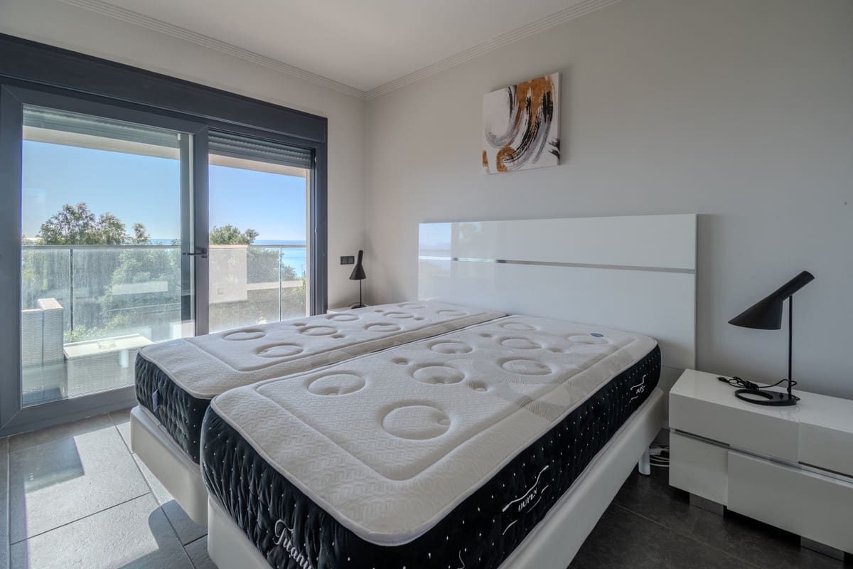 4 chambre Villa/Maison à vendre à La Duquesa / Puerto de la Duquesa avec piscine garage - 1 200 000 € (Ref: 9186490)