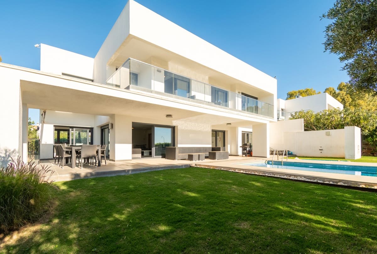 4 chambre Villa/Maison à vendre à La Duquesa / Puerto de la Duquesa avec piscine garage - 1 200 000 € (Ref: 9186490)