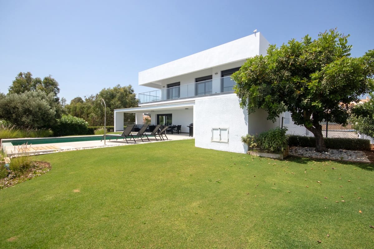 4 chambre Villa/Maison à vendre à La Duquesa / Puerto de la Duquesa avec piscine garage - 1 200 000 € (Ref: 9186490)