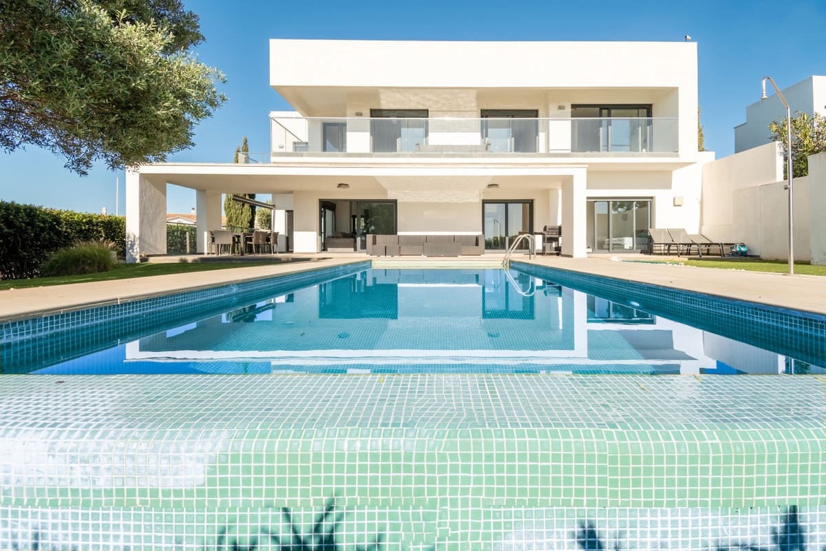 4 chambre Villa/Maison à vendre à La Duquesa / Puerto de la Duquesa avec piscine garage - 1 200 000 € (Ref: 9186490)