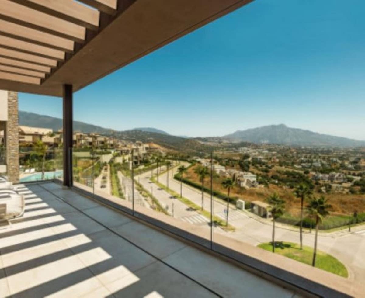 4 soveværelse Semi-Rækkehus til salg i Benahavis med swimmingpool garage - € 1.890.000 (Ref: 9187677)