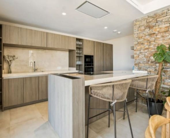 4 soveværelse Semi-Rækkehus til salg i Benahavís med swimmingpool garage - € 1.890.000 (Ref: 9187677)