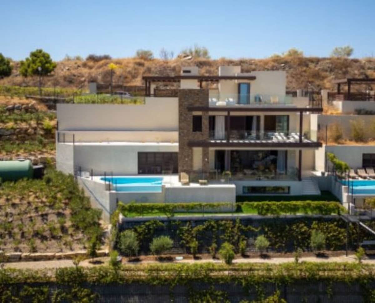 4 soveværelse Semi-Rækkehus til salg i Benahavis med swimmingpool garage - € 1.890.000 (Ref: 9187677)