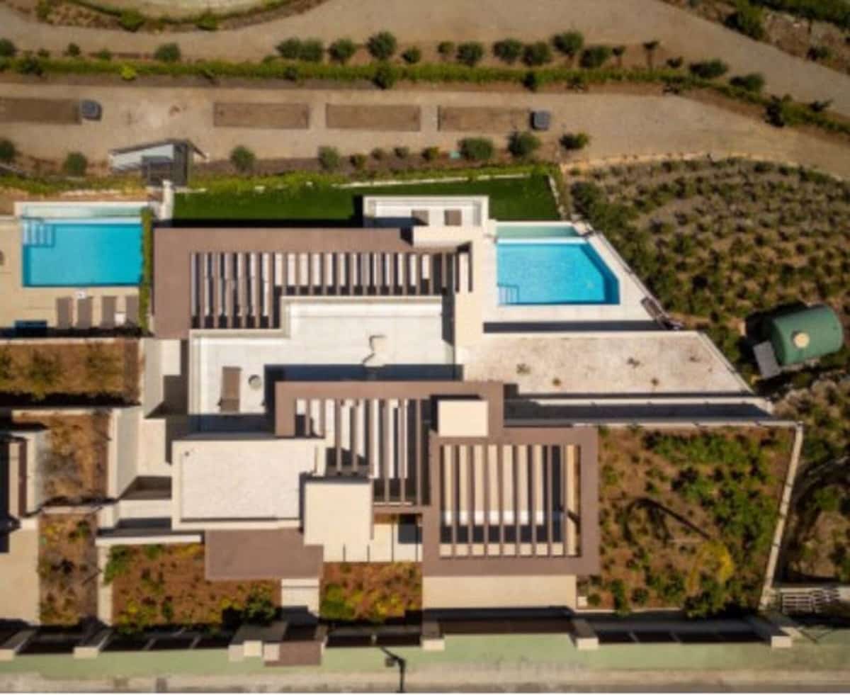 4 soveværelse Semi-Rækkehus til salg i Benahavis med swimmingpool garage - € 1.890.000 (Ref: 9187677)