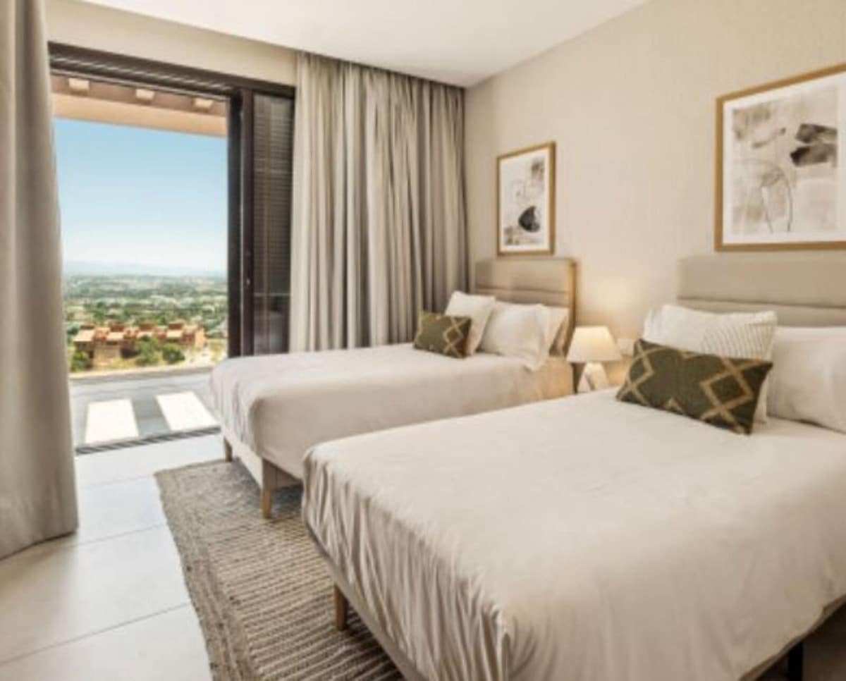 Pareado de 4 habitaciones en Benahavís en venta con piscina garaje - 1.890.000 € (Ref: 9187677)