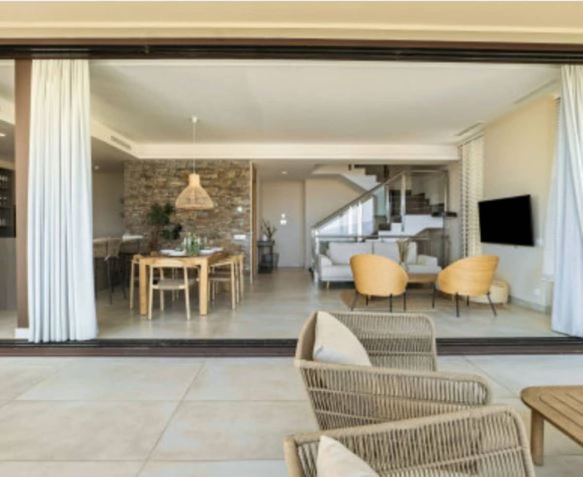 Pareado de 4 habitaciones en Benahavís en venta con piscina garaje - 1.890.000 € (Ref: 9187677)