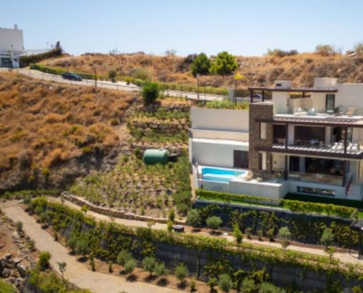 Pareado de 4 habitaciones en Benahavís en venta con piscina garaje - 1.890.000 € (Ref: 9187677)