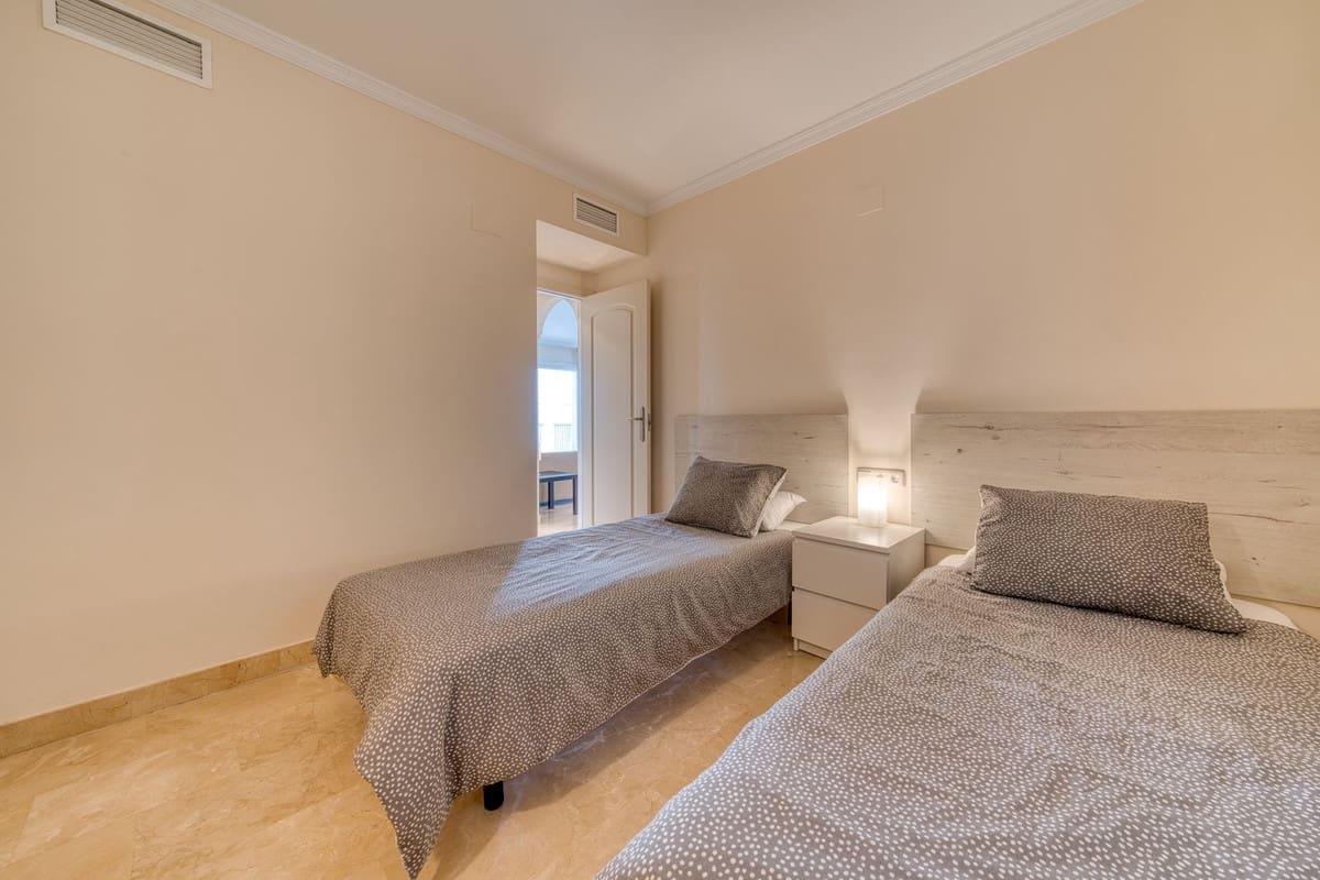 2 soveværelse Lejlighed til salg i Calahonda med swimmingpool garage - € 395.000 (Ref: 9191908)