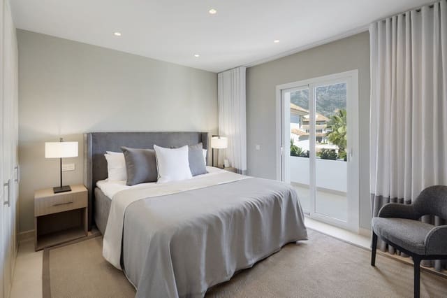 3 soverom Penthouse til salgs i Golden Mile, Marbella med svømmebasseng garasje - € 2 750 000 (Ref: 9201811)