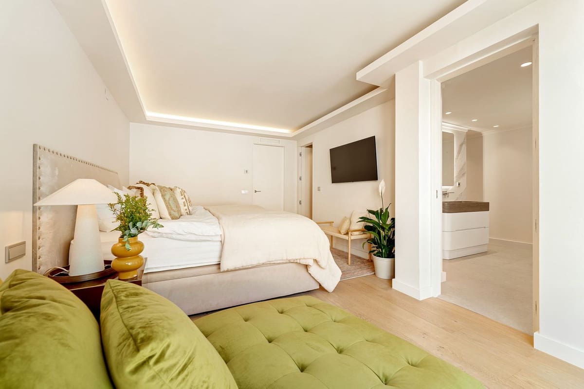 4 slaapkamer Huis te koop in Golden Mile met zwembad garage - € 2.895.000 (Ref: 9201812)