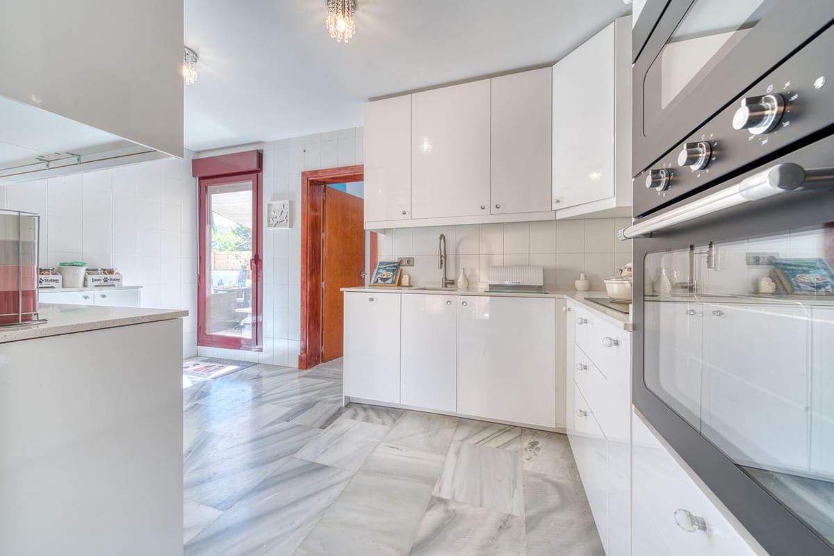 3 soverom Villa til salgs i Benahavis med svømmebasseng garasje - € 575 000 (Ref: 9201982)