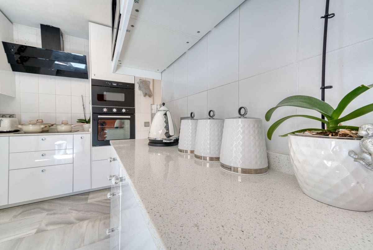 3 soverom Villa til salgs i Benahavis med svømmebasseng garasje - € 575 000 (Ref: 9201982)