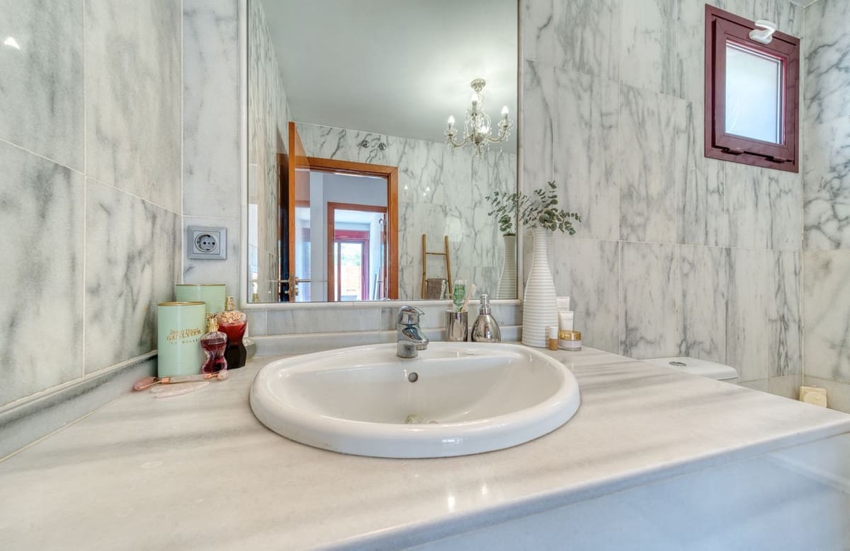 3 soverom Villa til salgs i Benahavis med svømmebasseng garasje - € 575 000 (Ref: 9201982)