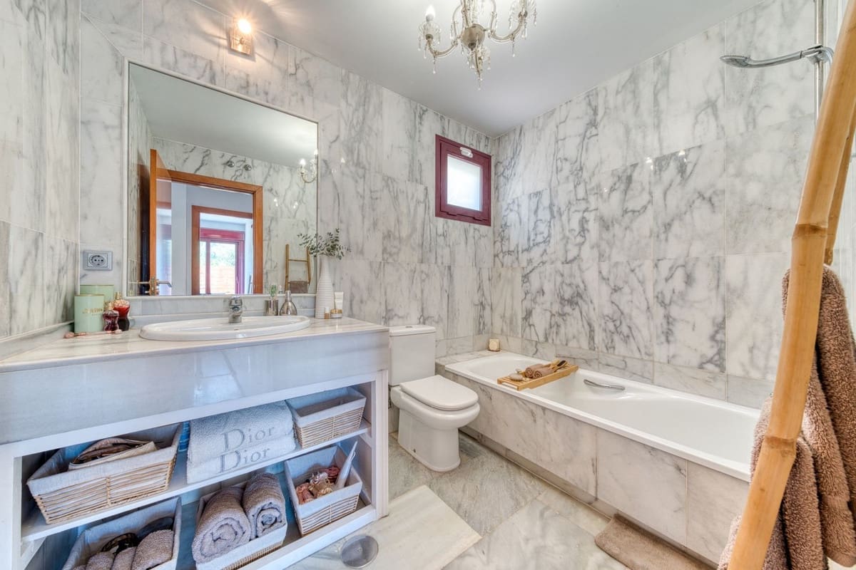 3 soverom Villa til salgs i Benahavis med svømmebasseng garasje - € 575 000 (Ref: 9201982)