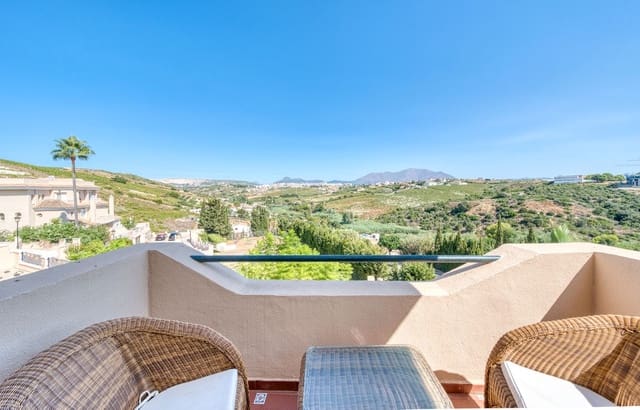 4 bedroom Townhouse for sale in La Duquesa / Puerto de la Duquesa, Manilva with pool garage - € 410,000 (Ref: 9203213)