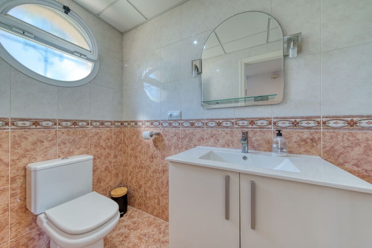 4 sovrum Hus till salu i La Duquesa / Puerto de la Duquesa med pool garage - 410 000 € (Ref: 9203213)