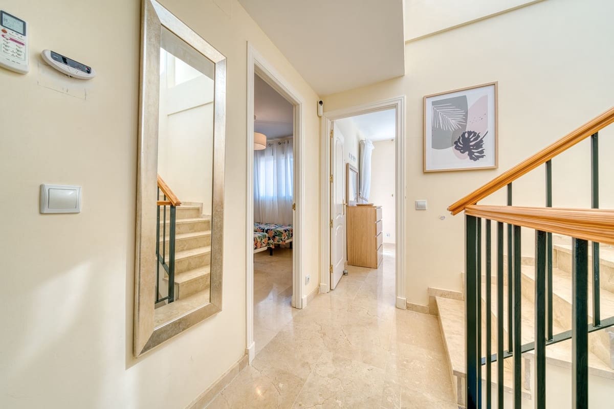 4 sovrum Hus till salu i La Duquesa / Puerto de la Duquesa med pool garage - 410 000 € (Ref: 9203213)