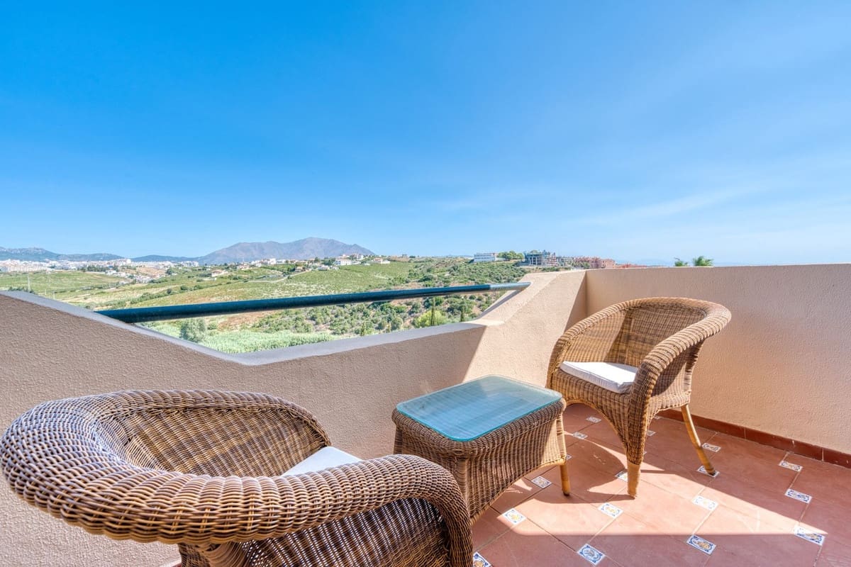 4 sovrum Hus till salu i La Duquesa / Puerto de la Duquesa med pool garage - 410 000 € (Ref: 9203213)