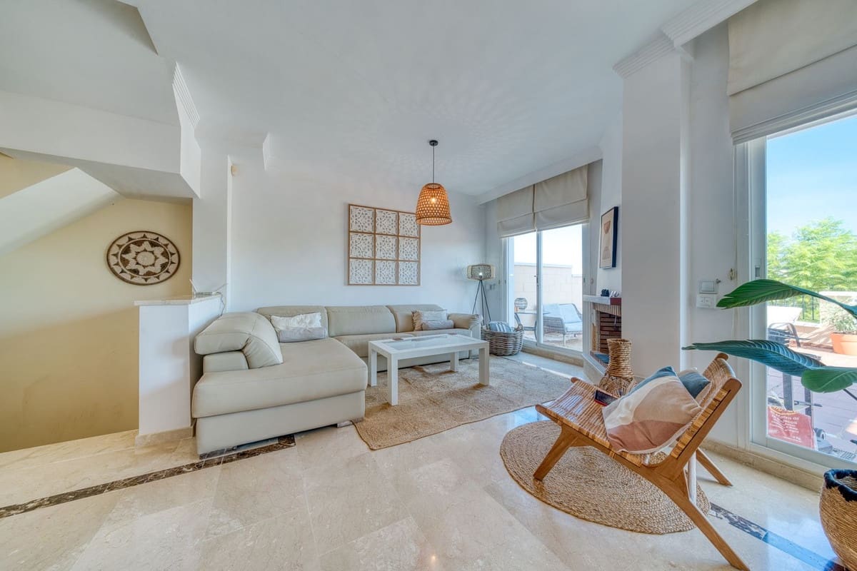 4 sovrum Hus till salu i La Duquesa / Puerto de la Duquesa med pool garage - 410 000 € (Ref: 9203213)