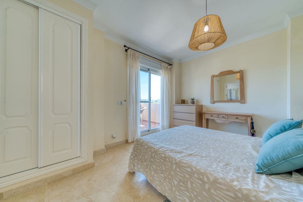 4 sovrum Hus till salu i La Duquesa / Puerto de la Duquesa med pool garage - 410 000 € (Ref: 9203213)